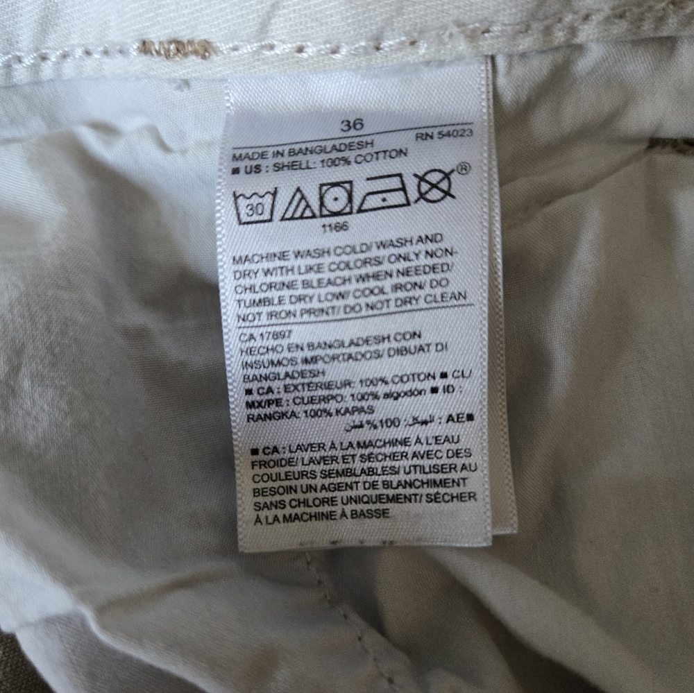 Old Navy Men's Khaki Flat Front Shorts - Picture 7 of 7